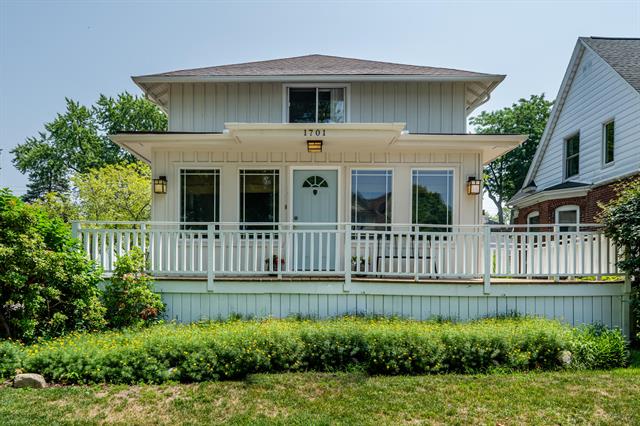 front view picture of 1701 Forres Avenue, Saint Joseph, MI. 49085