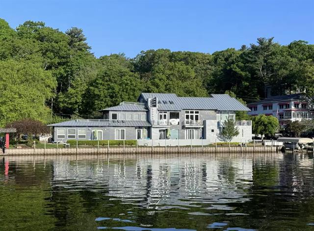 front view picture of 515 Park Street, Saugatuck, MI. 49453