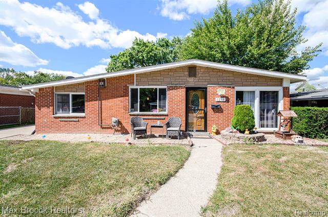 front view picture of 1219 Moulin Ave, Madison Heights, MI. 48071