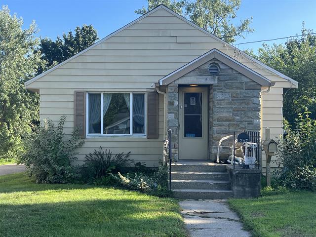 front view picture of 247 Iroquois Avenue, Battle Creek, MI. 49015
