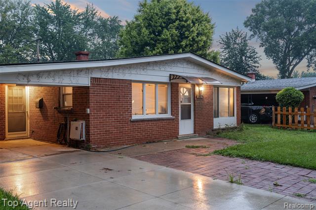front view picture of 1579 Dulong Ave, Madison Heights, MI. 48071