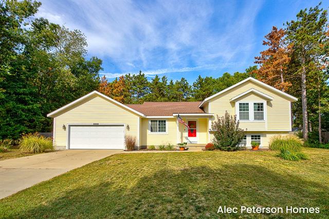 front view picture of 6666 Minard Drive, Muskegon, MI. 49442