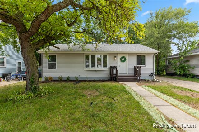 front view picture of 1235 Aurora Avenue, Muskegon, MI. 49442