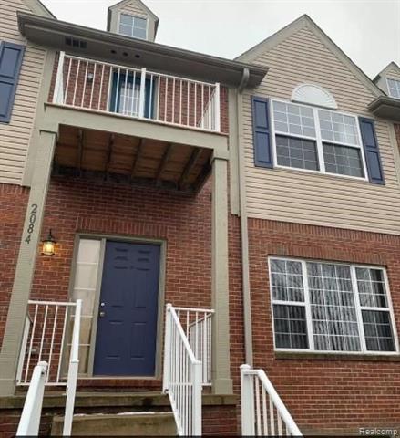 front view picture of 2084 Cloverly Lane, Ann Arbor, MI. 48108