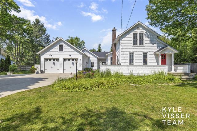 front view picture of 3 Woodwardse  Lane, Grand Rapids, MI. 49506