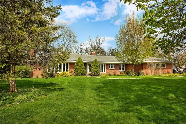 front view picture of 30585 Vernon Dr, Franklin, MI. 48025