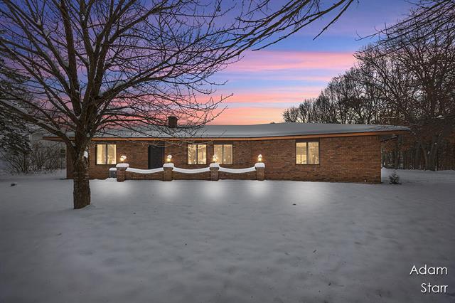 front view picture of 945 60Thsw  Street, Wyoming, MI. 49509