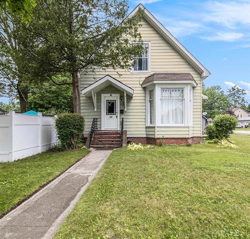 front view picture of 409 E Filer, Ludington, MI. 49431