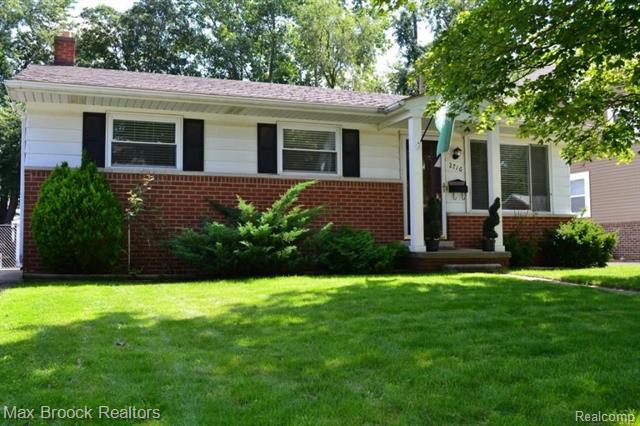 front view picture of 2716 Ardmore Ave, Royal Oak, MI. 48073