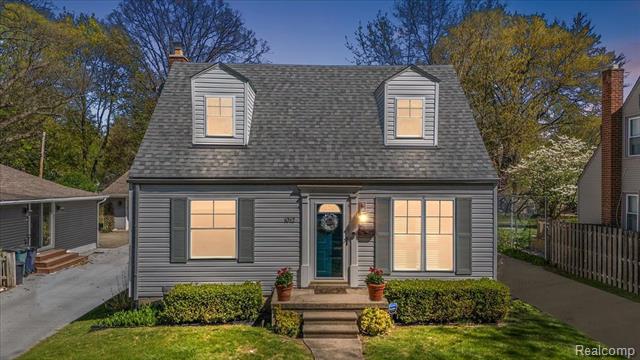 front view picture of 1012 Royal Ave, Royal Oak, MI. 48073