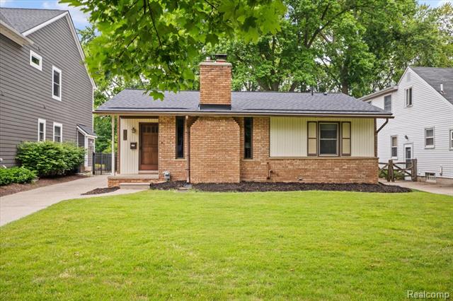 front view picture of 902 Royal Ave, Royal Oak, MI. 48073