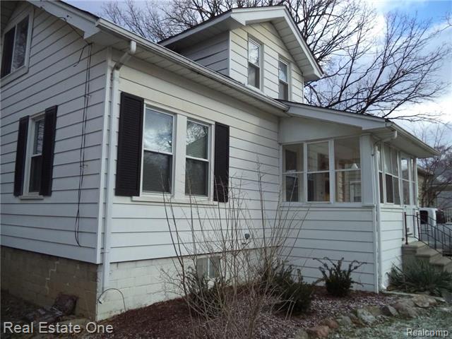 front view picture of 425 Linden Ave, Royal Oak, MI. 48073