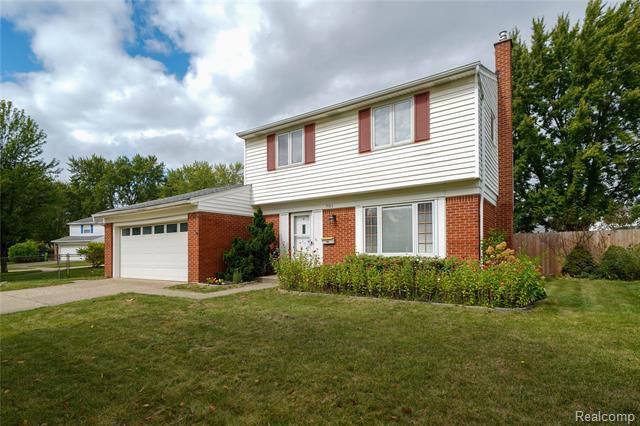 front view picture of 761 Tanglewood Dr, Madison Heights, MI. 48071