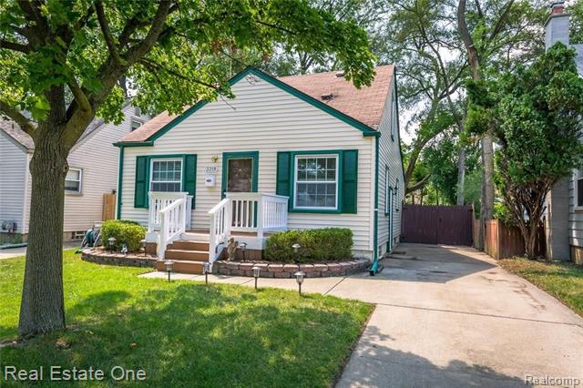 front view picture of 3319 Ellwood Ave, Royal Oak, MI. 48073