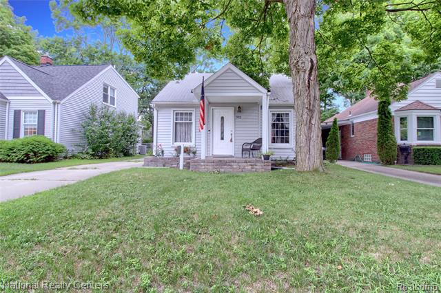 front view picture of 702 Royal Ave, Royal Oak, MI. 48073