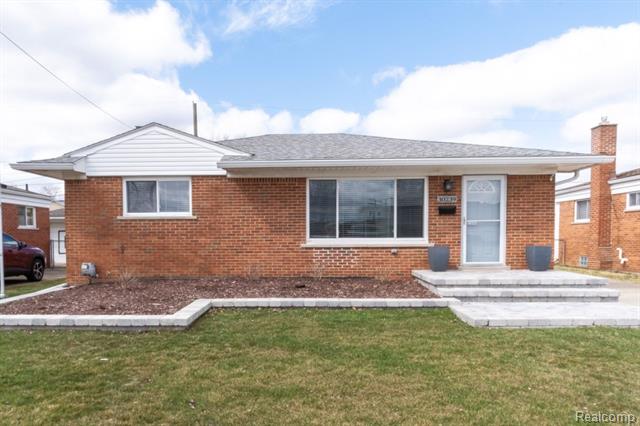 front view picture of 30239 Garry Ave, Madison Heights, MI. 48071