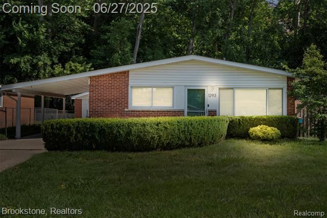 front view picture of 1293 Moulin Ave, Madison Heights, MI. 48071