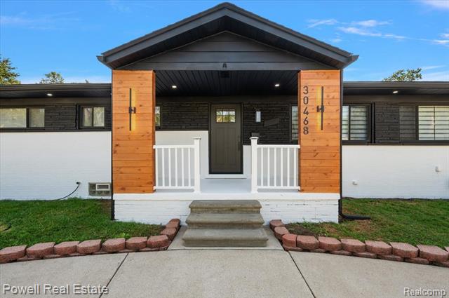 front view picture of 30468 Fairfax St, Southfield, MI. 48076