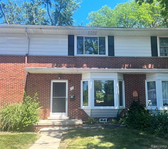 front view picture of 2604 Rochester Rd, Royal Oak, MI. 48073