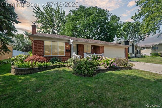 front view picture of 1800 Greenbrier Dr, Madison Heights, MI. 48071