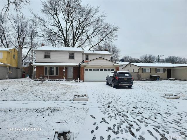front view picture of 17221 Madison St, Southfield, MI. 48076