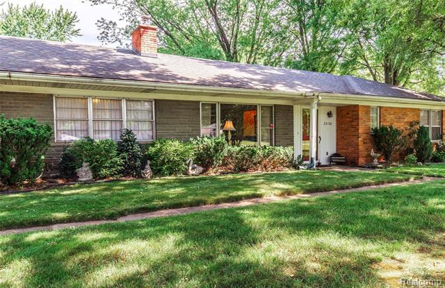 front view picture of 30701 Stellamar St, Franklin, MI. 48025