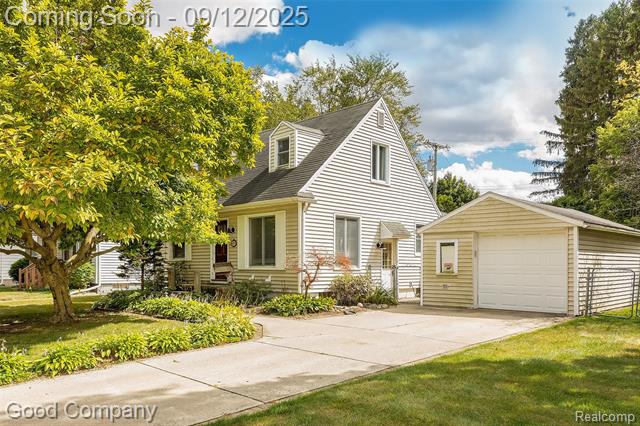 front view picture of 1433 Royal Ave, Royal Oak, MI. 48073