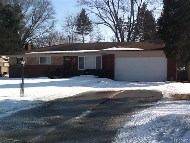 front view picture of 18575 Autumn Ln, Southfield, MI. 48076