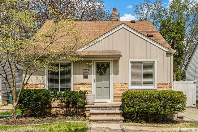 front view picture of 229 Girard Ave, Royal Oak, MI. 48073