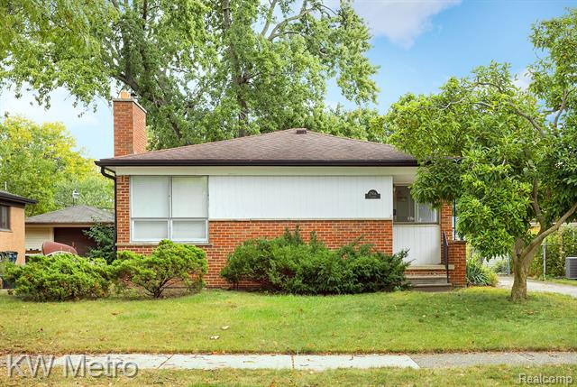 front view picture of 2916 Clawson Ave, Royal Oak, MI. 48073