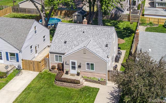 front view picture of 3330 Ellwood Ave, Royal Oak, MI. 48073