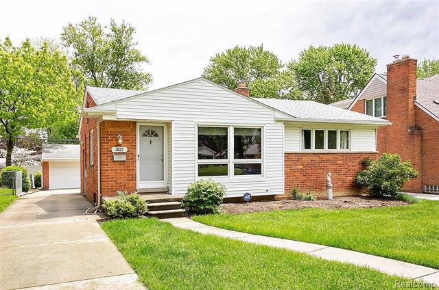 front view picture of 3022 Elmhurst Ave, Royal Oak, MI. 48073