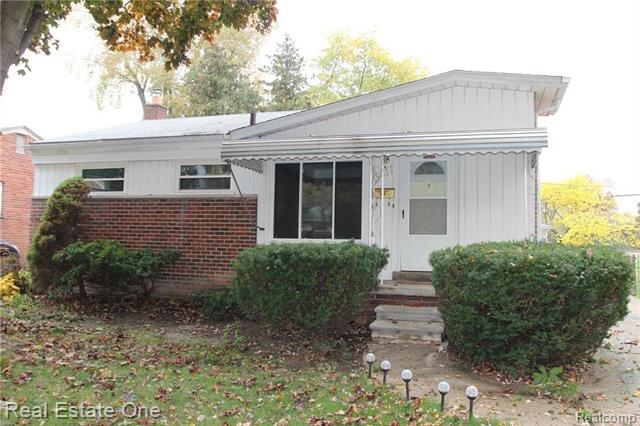 front view picture of 3017 Maplewood Ave, Royal Oak, MI. 48073