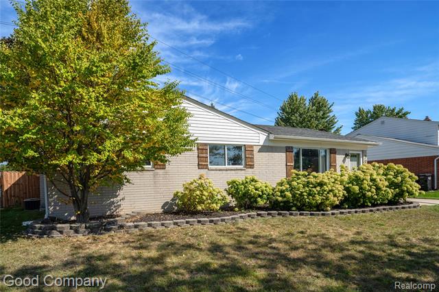 front view picture of 30389 Westmore Dr, Madison Heights, MI. 48071