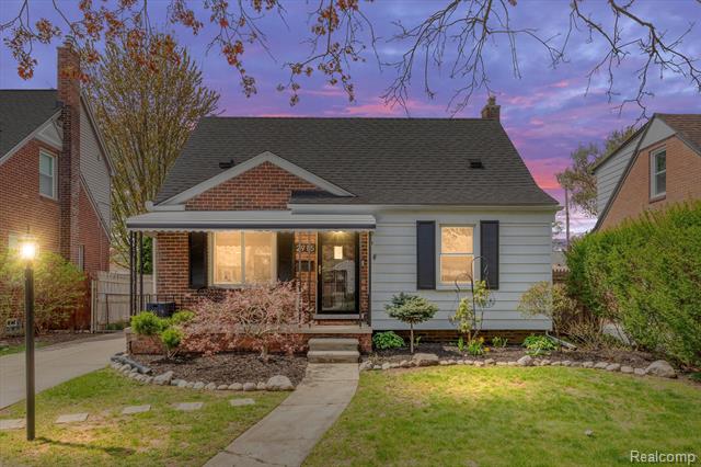 front view picture of 2915 N Blair Ave, Royal Oak, MI. 48073