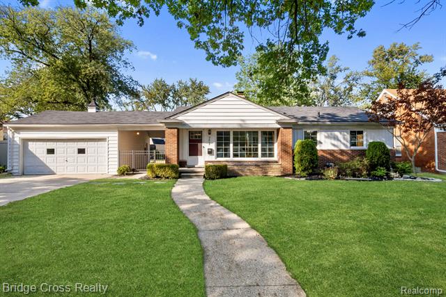 front view picture of 2614 Essex St, Royal Oak, MI. 48073