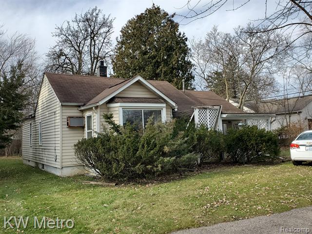 front view picture of 30829 Fairfax St, Southfield, MI. 48076
