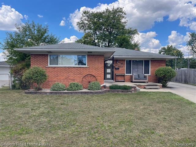 front view picture of 30649 Whittier Ave, Madison Heights, MI. 48071