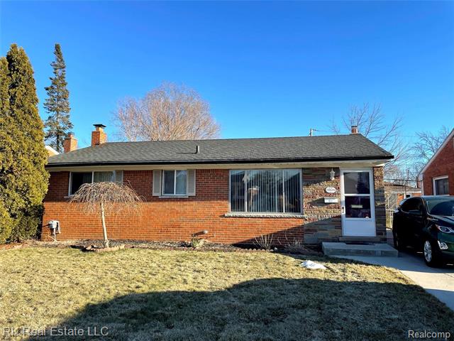 front view picture of 30688 Whittier Ave, Madison Heights, MI. 48071
