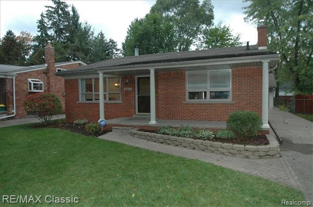 front view picture of 210 W Lawrence Ave, Royal Oak, MI. 48073