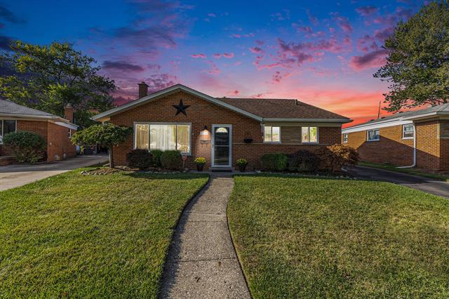 front view picture of 30659 Whittier Ave, Madison Heights, MI. 48071