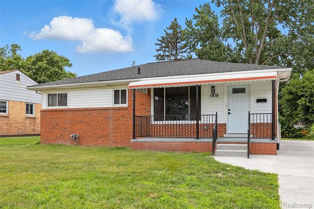 front view picture of 1418 W 13 Mile Rd, Royal Oak, MI. 48073