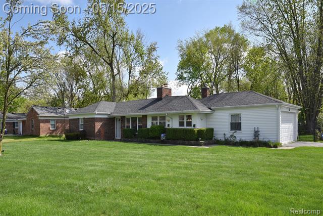 front view picture of 31220 Sheridan Dr, Franklin, MI. 48025