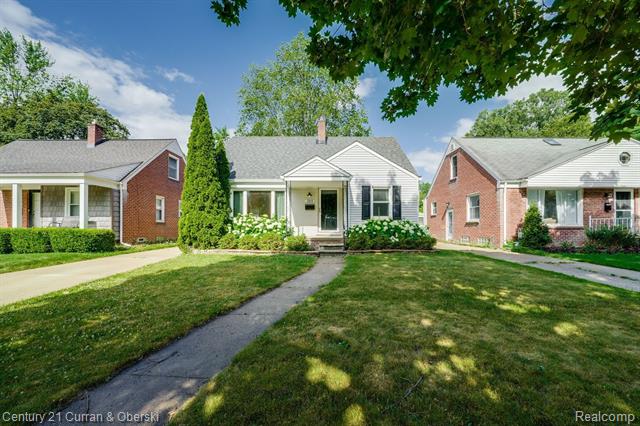 front view picture of 3015 N Wilson Ave, Royal Oak, MI. 48073