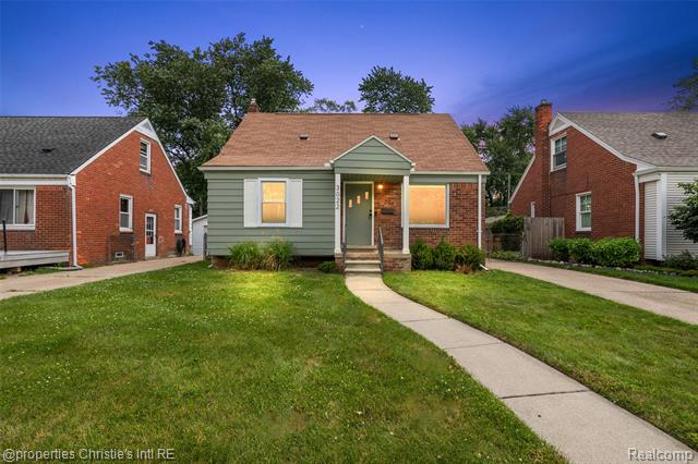 front view picture of 3022 N Blair Ave, Royal Oak, MI. 48073
