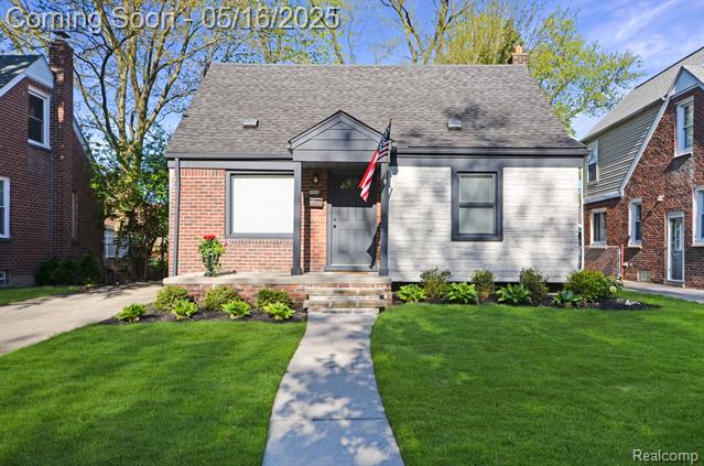front view picture of 3023 N Vermont Ave, Royal Oak, MI. 48073