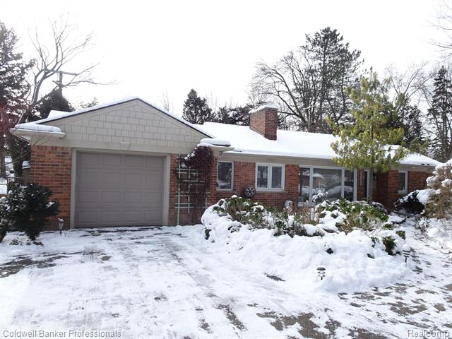 front view picture of 16007 Madoline St, Franklin, MI. 48025