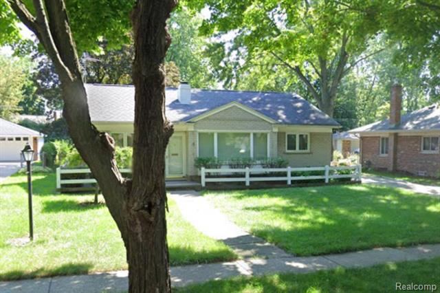 front view picture of 31100 W Rutland St, Franklin, MI. 48025