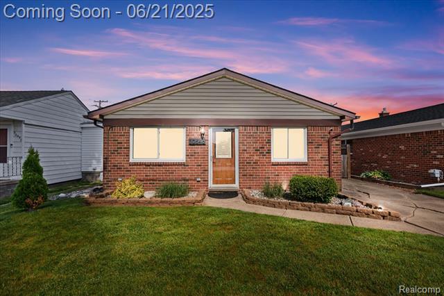 front view picture of 30546 Townley St, Madison Heights, MI. 48071