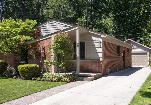 front view picture of 3203 Sylvan Dr, Royal Oak, MI. 48073